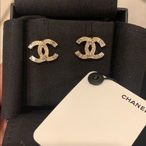 BRAND NEW 2020 Chanel CC Crystal Gold Earrings 💗